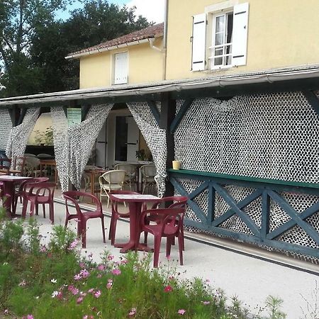 Auberge La Marchadaine Montrollet Kültér fotó