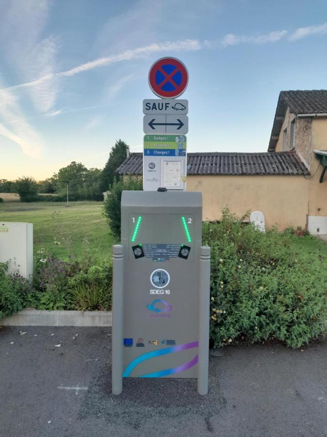 Auberge La Marchadaine Montrollet Kültér fotó