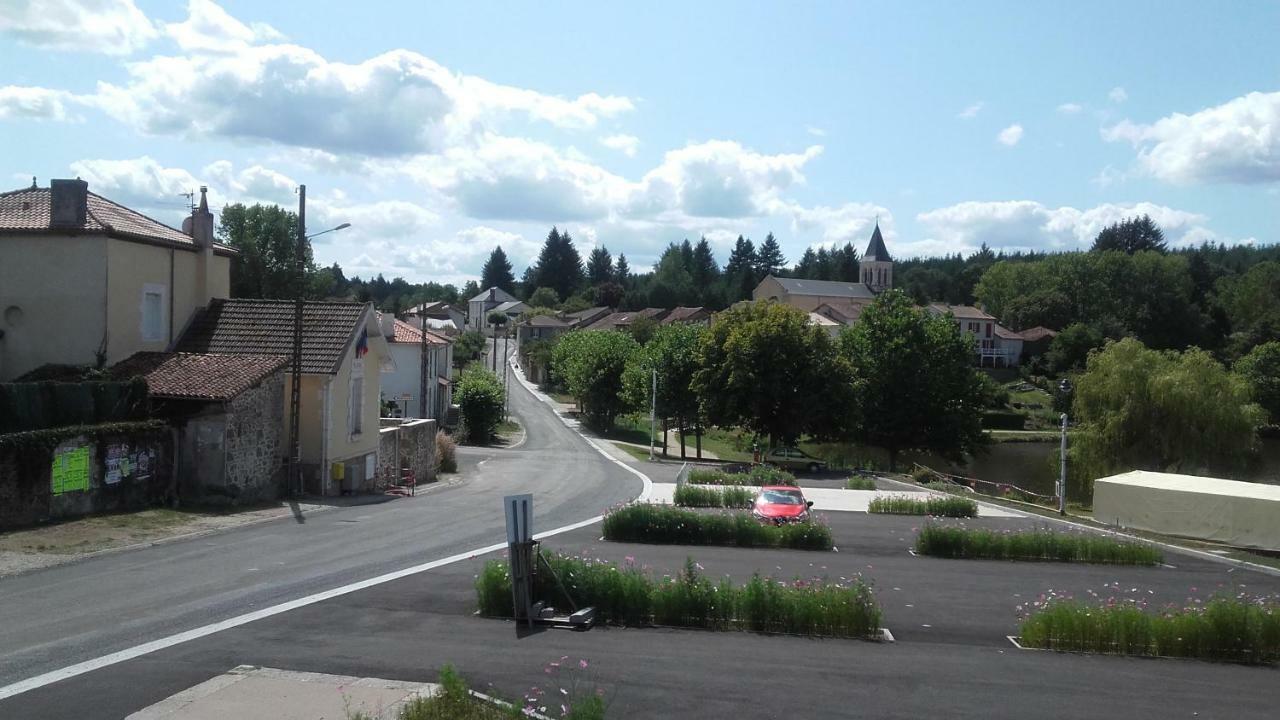 Auberge La Marchadaine Montrollet Kültér fotó